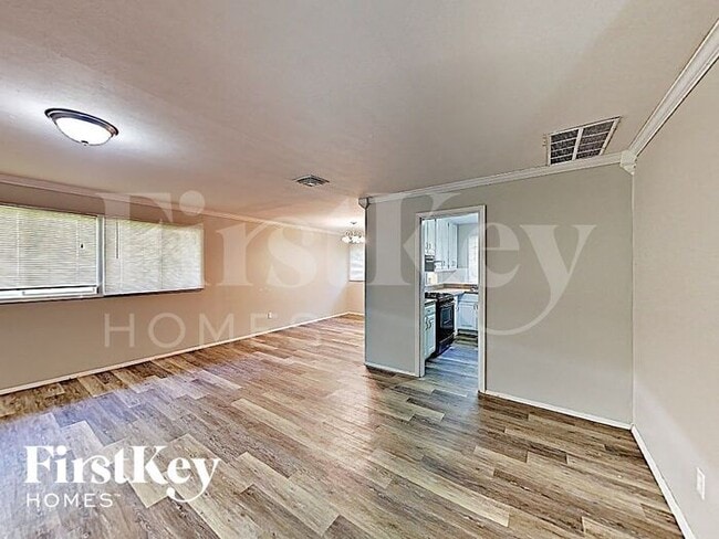 Building Photo - 440 Durwood Dr