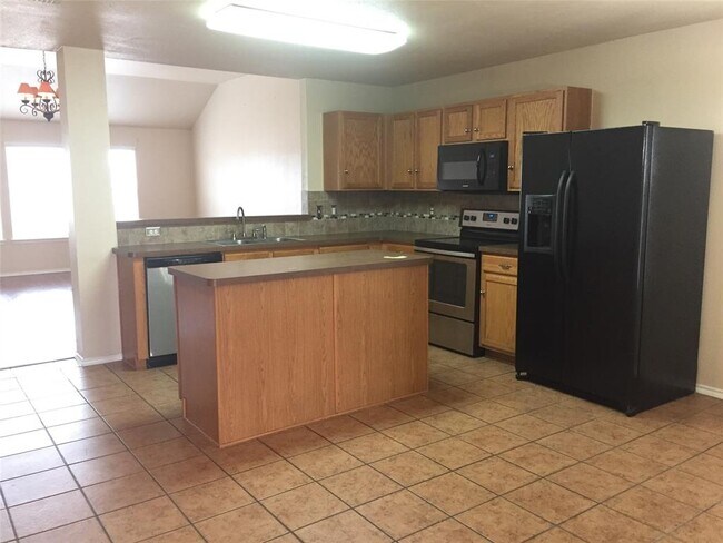 Building Photo - 2800 Briargrove Ln