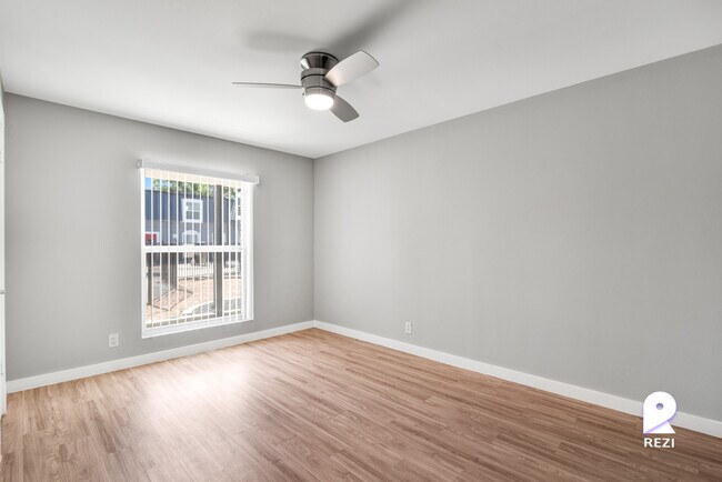 Building Photo - 5005 Manor Rd