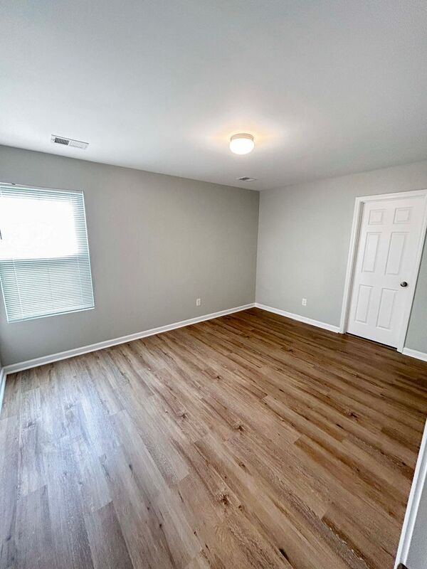 Building Photo - 115 Cambridge Park Dr