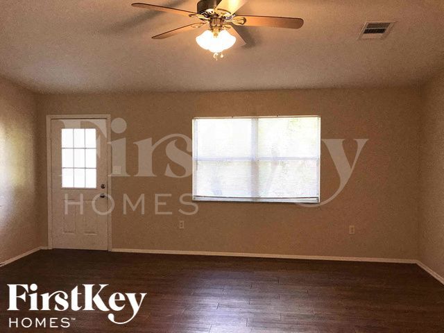 Foto del edificio - 1083 Riggs St