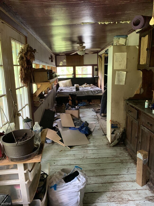 Foto del edificio - 3 br, 2 bath House - 274 Broadway St