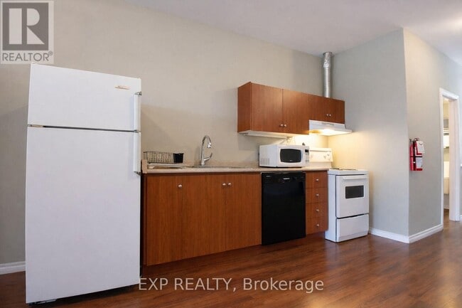 Building Photo - 1038 Coxwell Ave