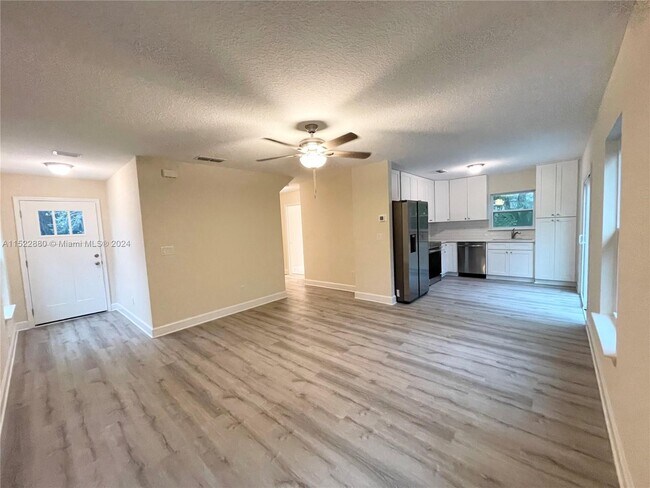Building Photo - 891 Collier Blvd