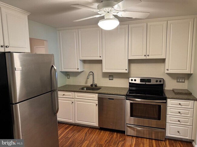 Foto del edificio - 5817 Edson Ln