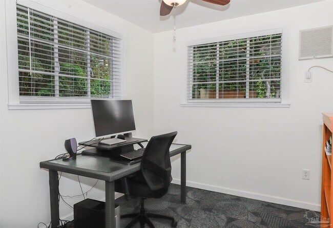 Foto del edificio - 1609 N Spring St