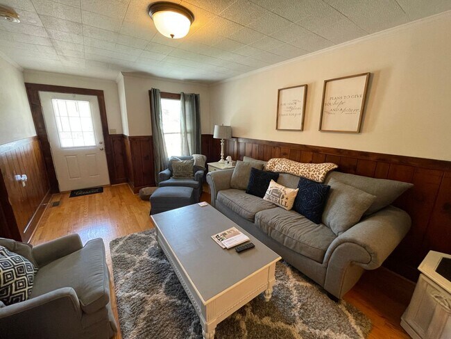 Building Photo - Radford, 3 BR / 1 BA, Available for fall term