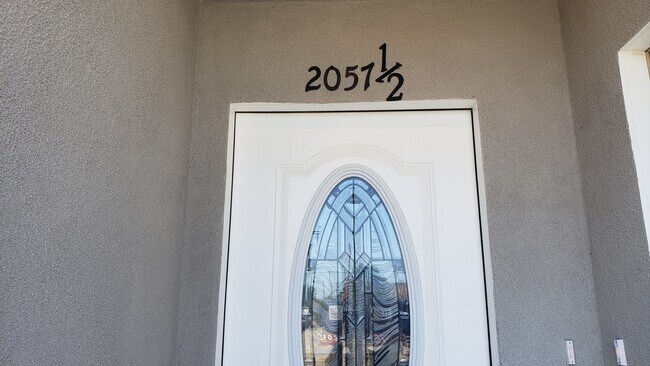 Foto del edificio - 2057 W Florence Ave