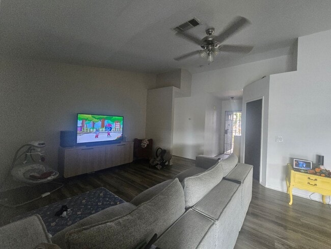 Building Photo - 3 Br 2 Ba home available
