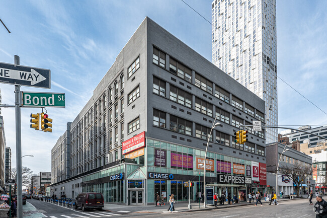 Foto del edificio - 490 Fulton St