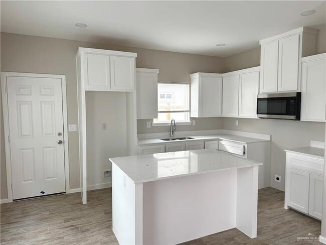 Building Photo - 1312 W Sucre Dr