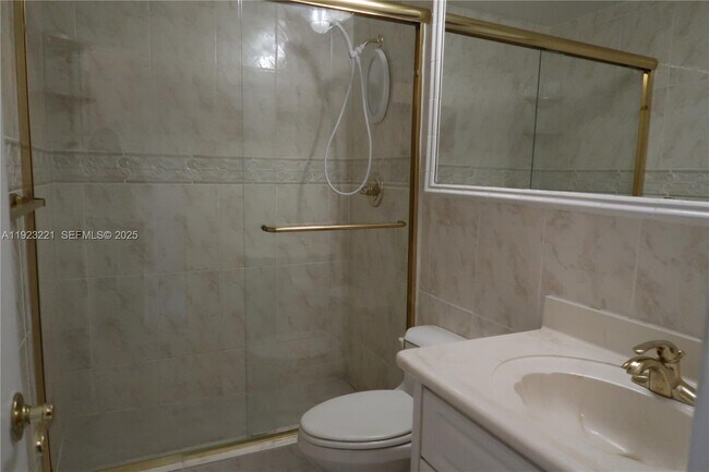 Foto del edificio - 3922 NE 166th St