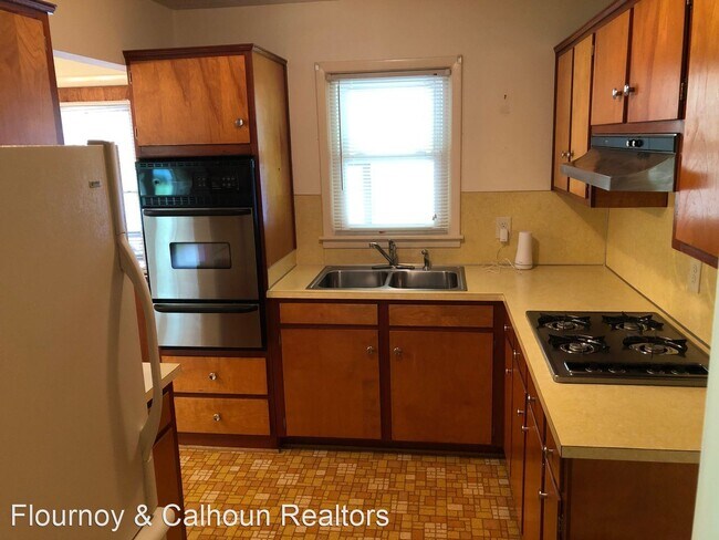 Building Photo - 3 br, 1 bath House - 1010 Piedmont Drive