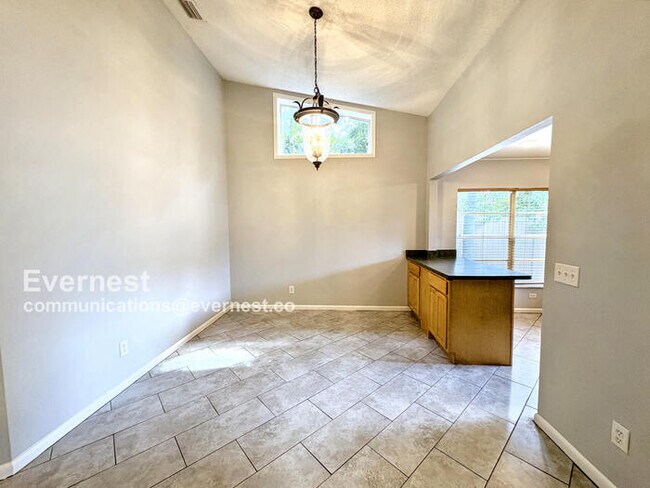 Foto del edificio - 9705 Cypress Shadow Ave