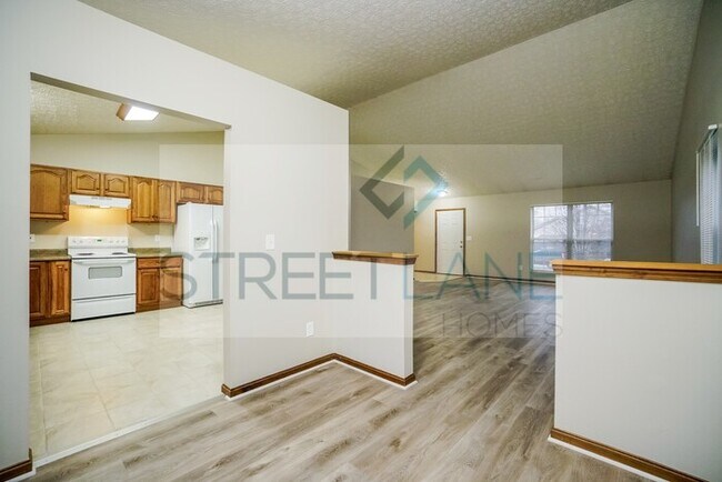 Building Photo - REDUCED!