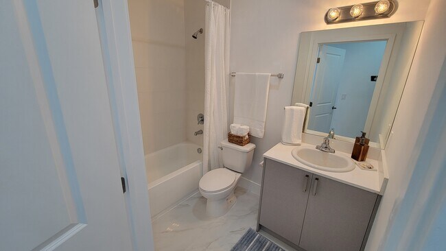 Foto del edificio - 1380 W 30th St