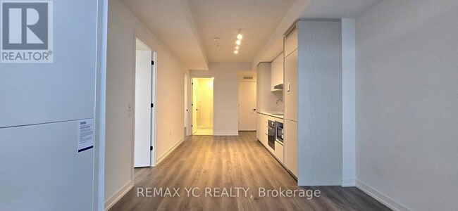 Building Photo - 28 Interchange Wy