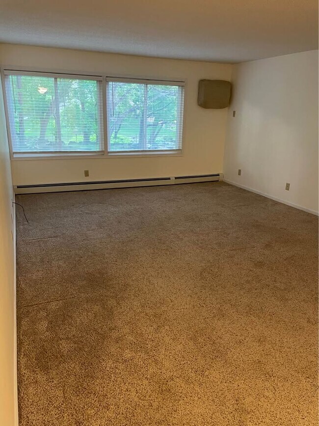 Foto del edificio - 10311 Cedar Lake Rd