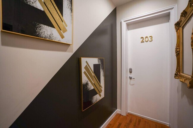 Building Photo - 709 Jackson