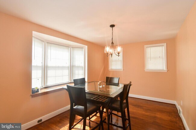 Foto del edificio - 900 Cooks Ln