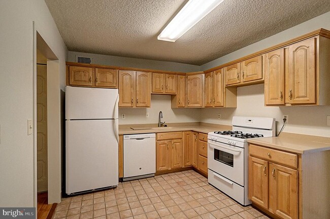 Building Photo - 5225 Pooks Hill Rd