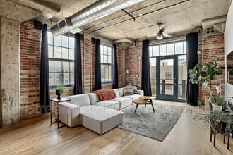 Building Photo - 2500 Walnut St