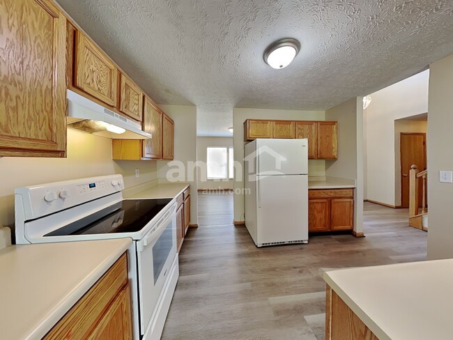 Building Photo - 3939 Eastrise Dr