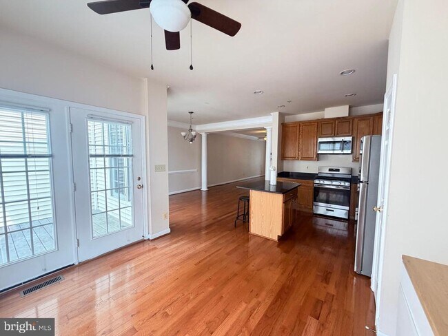 Foto del edificio - 225 Deer Meadow Ln
