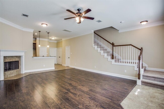Building Photo - 2865 Westhollow Dr