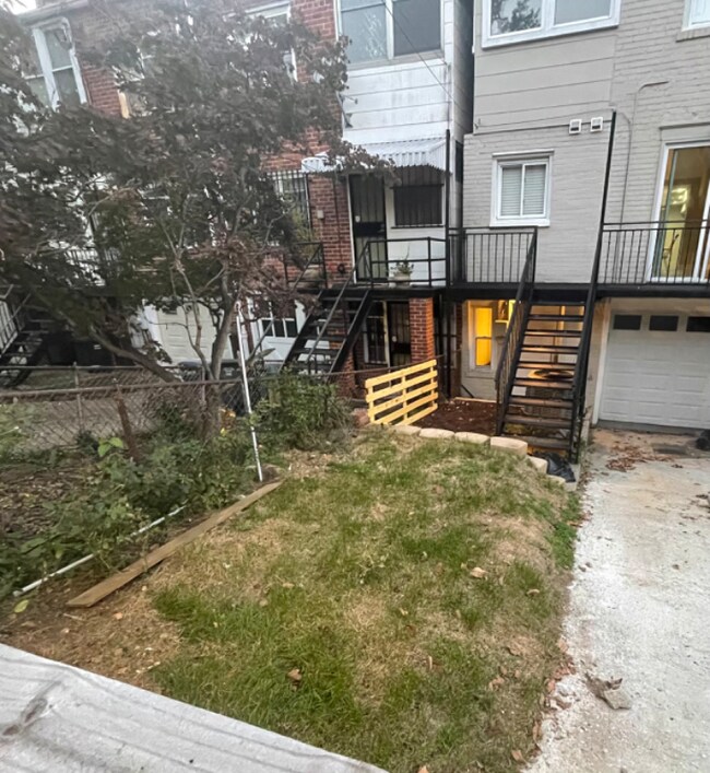 Foto del edificio - 328 Emerson St NW