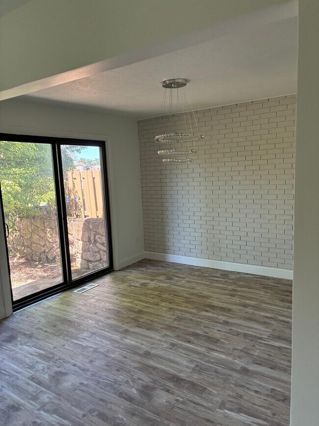 Foto del edificio - 3421 Burrwood Dr