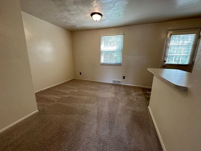 Photo - Beautiful Two Bedroom Townhouse in Plum! Equipped Kitchen, Patio & More! Call Today!