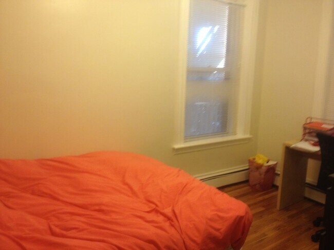 Photo - Fort Hill 5 Bed – 1,100 Sq Ft – W/D in Unit – High Ceilings – 9/1 Apartment