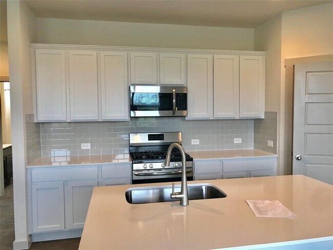 Building Photo - 4601 Tully Dr