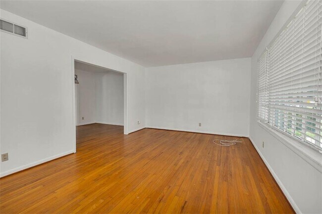 Foto del edificio - 150 Fairway Oaks Dr