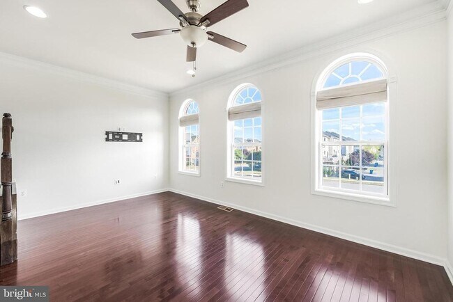 Foto del edificio - 43190 Loudoun Reserve Dr