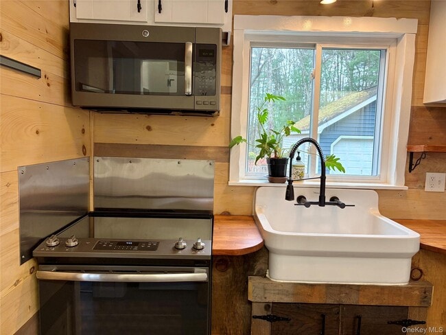 Building Photo - 44 Gregory Rd