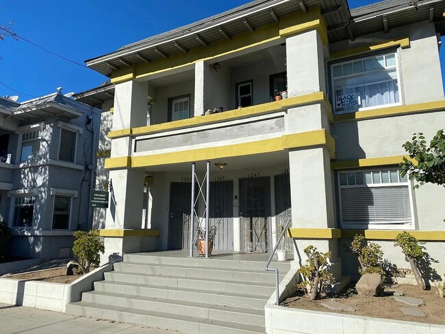 Foto del edificio - 1249 E Broadway