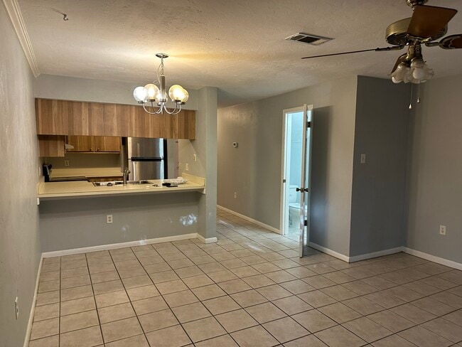 Building Photo - 2635 SW 35th Pl