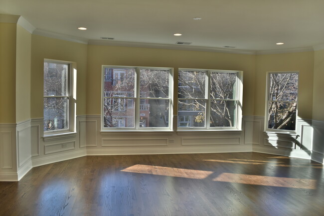 Building Photo - 3541 N Reta Ave
