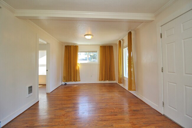 Building Photo - 7014 SE 83rd Ave