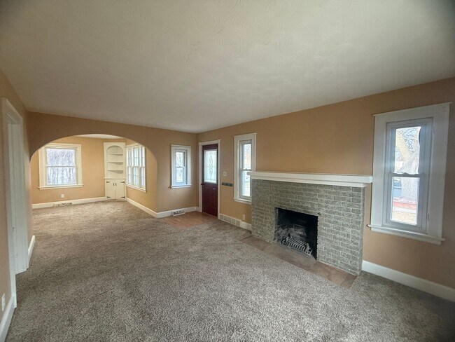 Foto del edificio - Spacious four-bedroom, two bathroom, pet friendly home!