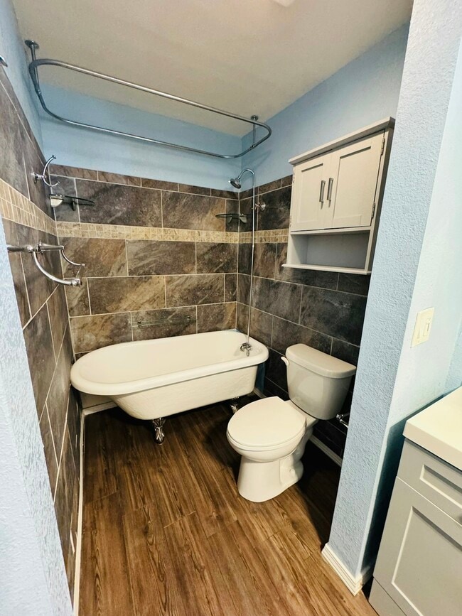 Foto del edificio - 1641 Loma Ln