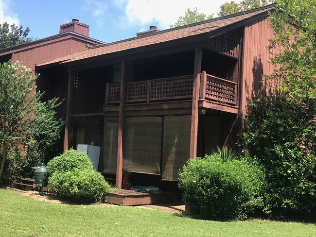 Building Photo - PEACHTREE CITY- 2 Northlake Circle -3 Bedr...