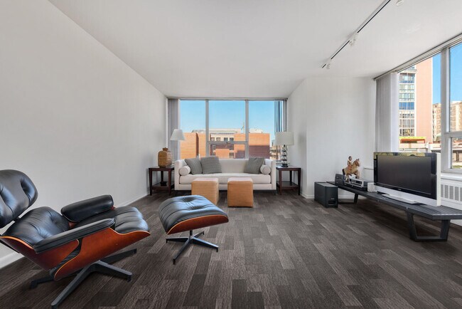 Foto del edificio - 70 W Burton Pl