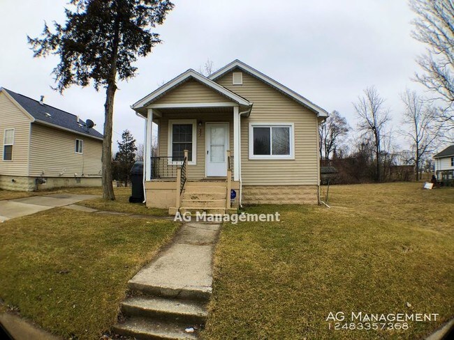 Building Photo - 377 Ditmar Ave