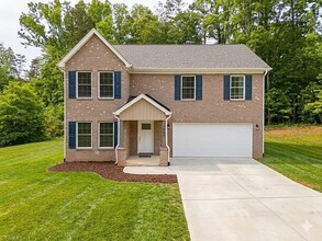 Building Photo - 2948 Lashmit Dr