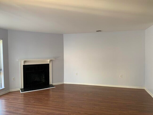 Foto del edificio - 4823 Spring Lake Dr