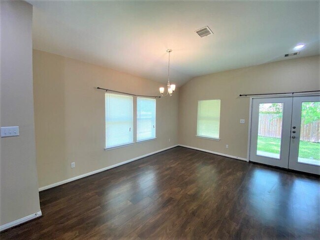 Building Photo - 7637 Tully St