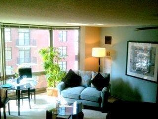 Primary Photo - 1133 N Dearborn St